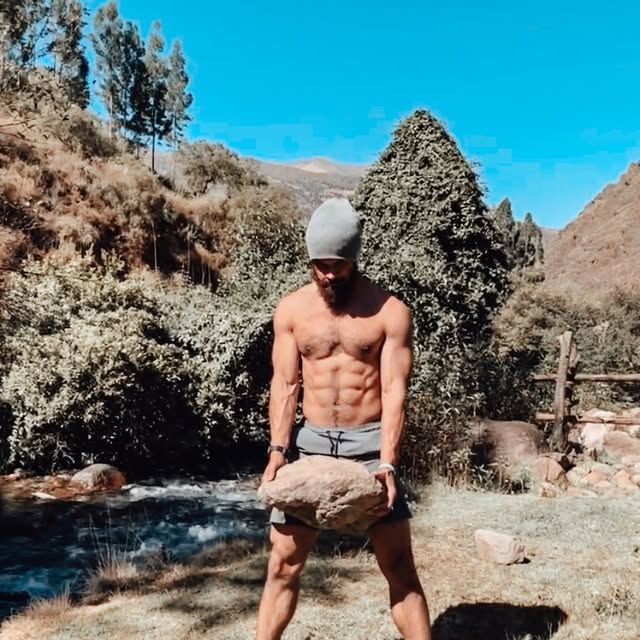 Jono Mitchell outdoor strength training in Peru