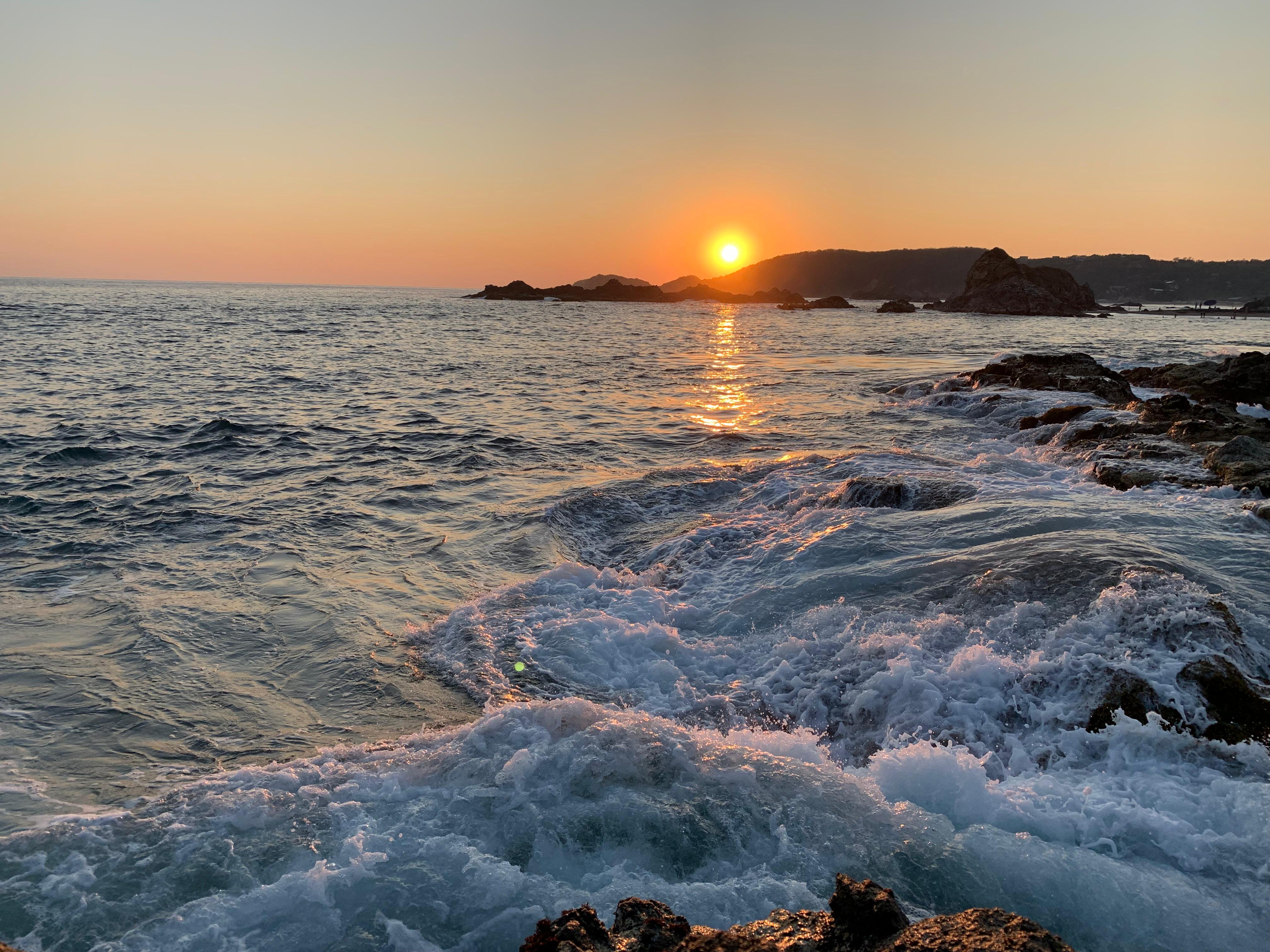 Sunset waves along the Mazunte coast